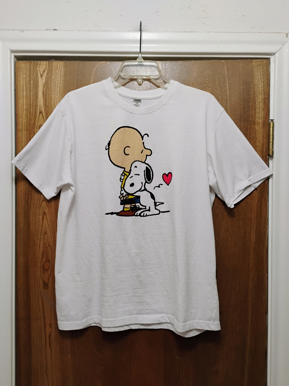 Peanuts White Charlie Brown & Snoopy Hug Graphic Tee - Women's Shirt. XL